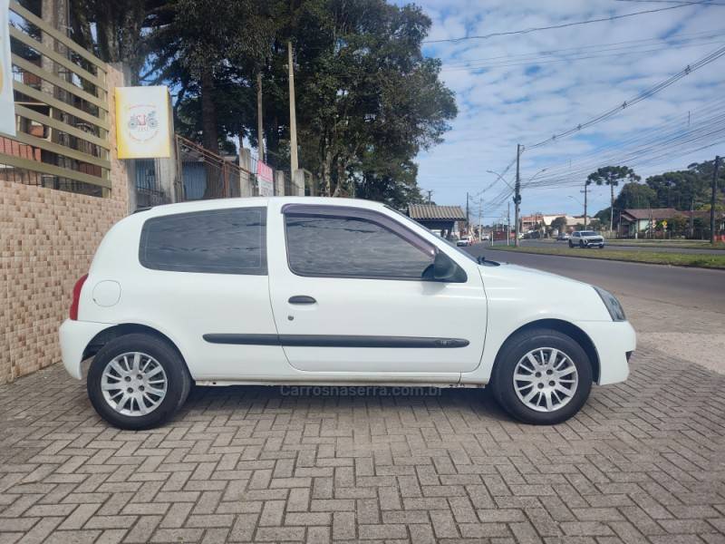 RENAULT - CLIO - 2012/2012 - Branca - R$ 17.900,00