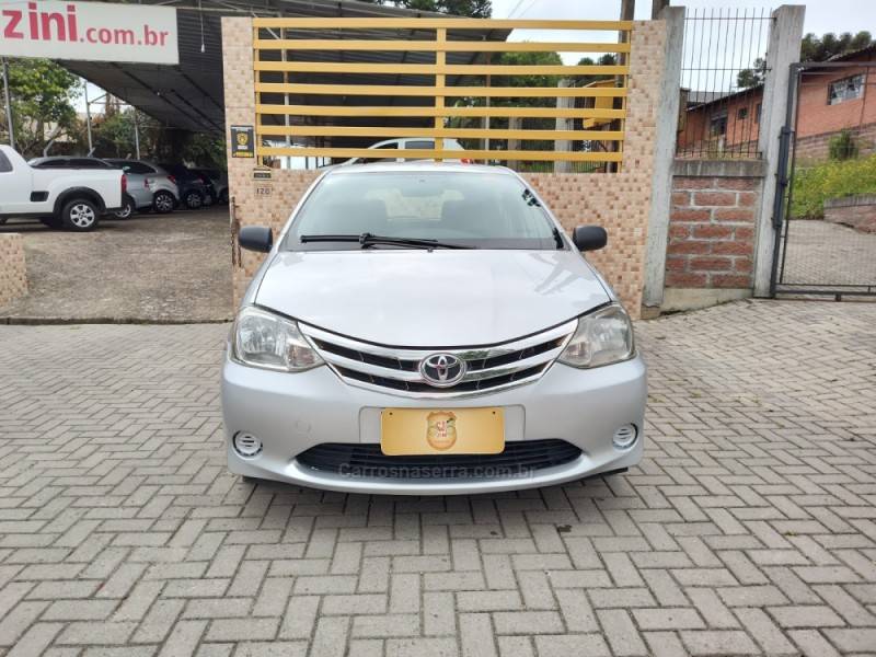 TOYOTA - ETIOS - 2013/2013 - Prata - R$ 38.900,00
