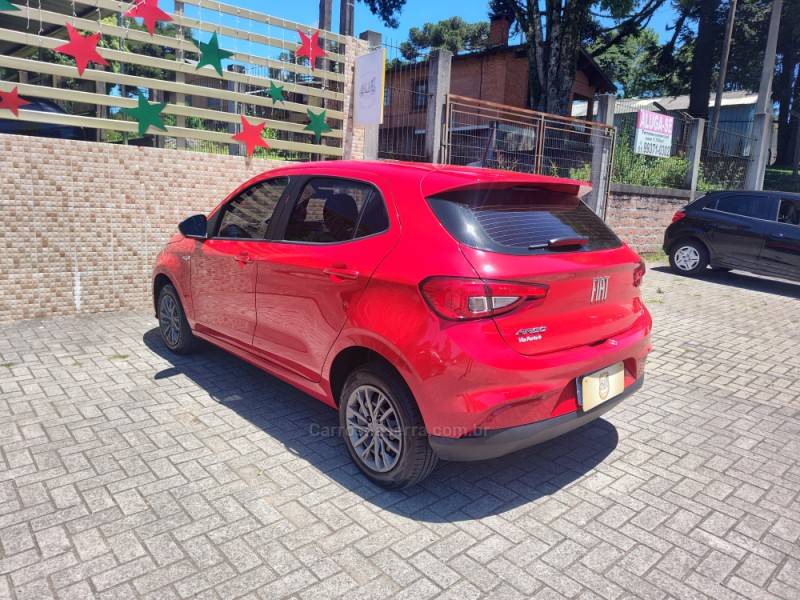 FIAT - ARGO - 2017/2018 - Vermelha - R$ 53.900,00