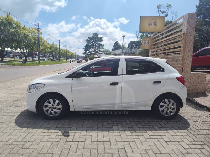 CHEVROLET - ONIX - 2018/2018 - Branca - R$ 46.900,00