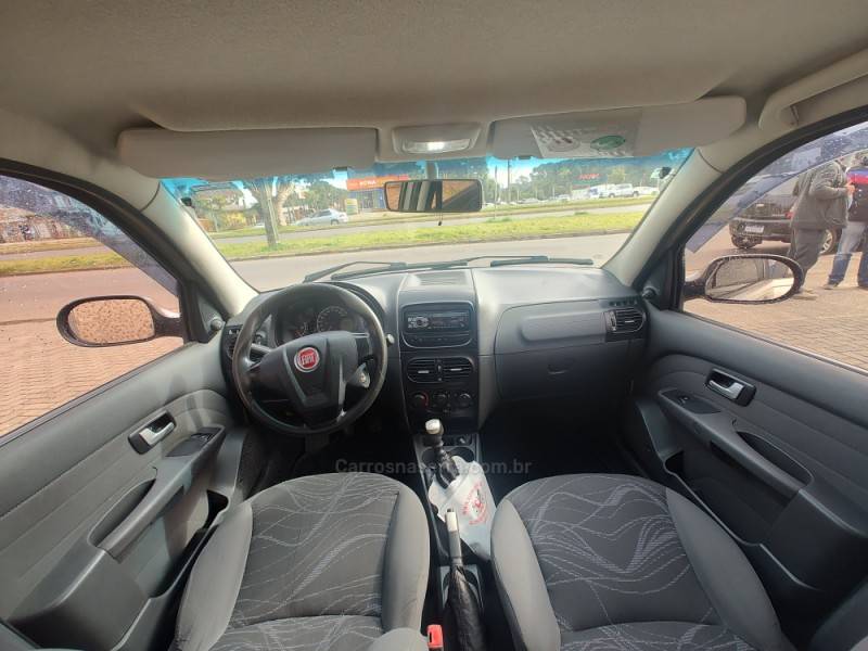 FIAT - SIENA - 2013/2014 - Bege - R$ 36.900,00