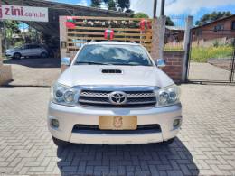 TOYOTA - HILUX SW4 - 2010/2011 - Prata - R$ 129.900,00