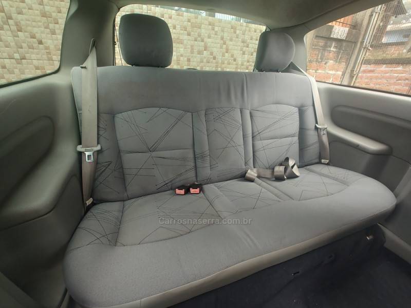 RENAULT - CLIO - 2004/2004 - Prata - R$ 12.900,00