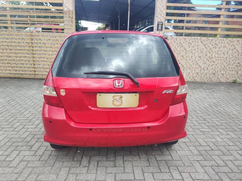 HONDA - FIT - 2006/2007 - Vermelha - R$ 29.900,00