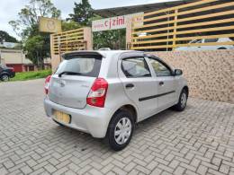 TOYOTA - ETIOS - 2013/2013 - Prata - R$ 38.900,00
