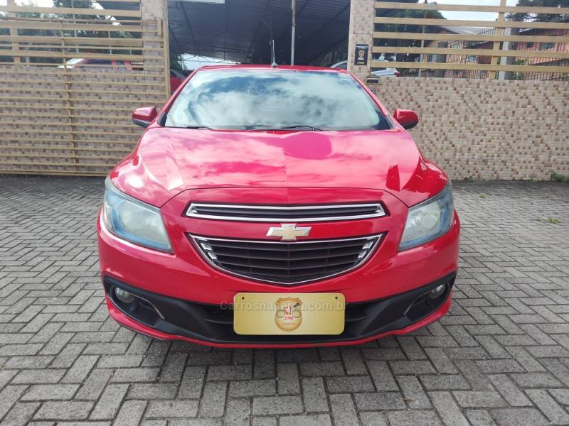 CHEVROLET - ONIX - 2015/2016 - Vermelha - R$ 56.900,00