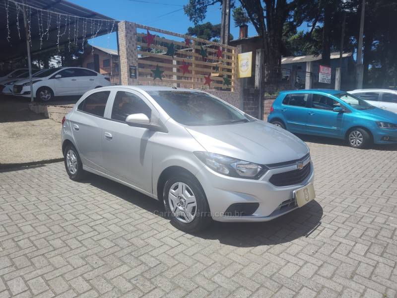 CHEVROLET - ONIX - 2018/2018 - Prata - R$ 53.900,00