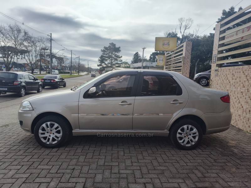 FIAT - SIENA - 2013/2014 - Bege - R$ 36.900,00