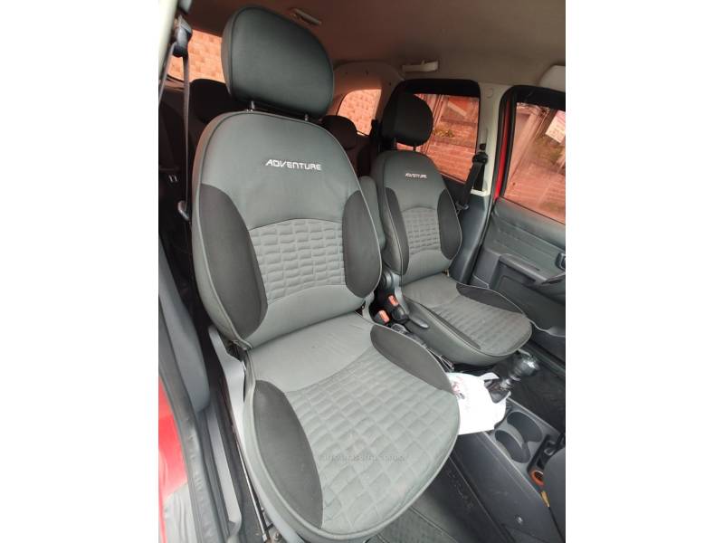 FIAT - PALIO - 2014/2015 - Vermelha - R$ 43.900,00