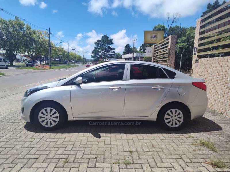 HYUNDAI - HB20S - 2013/2014 - Prata - R$ 43.900,00