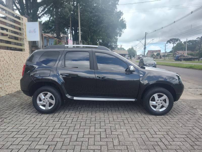 RENAULT - DUSTER - 2013/2014 - Preta - R$ 51.900,00