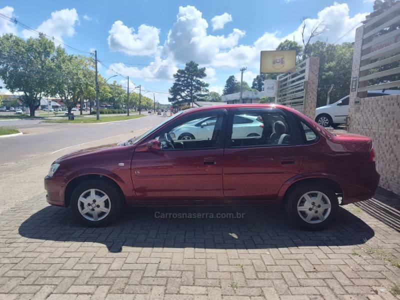 CHEVROLET - CLASSIC - 2010/2011 - Vermelha - R$ 24.900,00