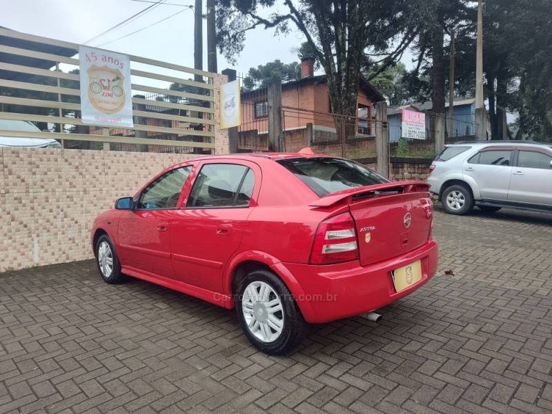 CHEVROLET - ASTRA - 2008/2009 - Vermelha - R$ 33.900,00