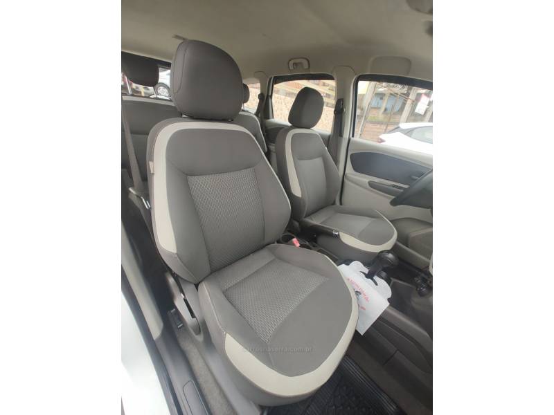 CHEVROLET - SPIN - 2012/2013 - Branca - R$ 42.900,00