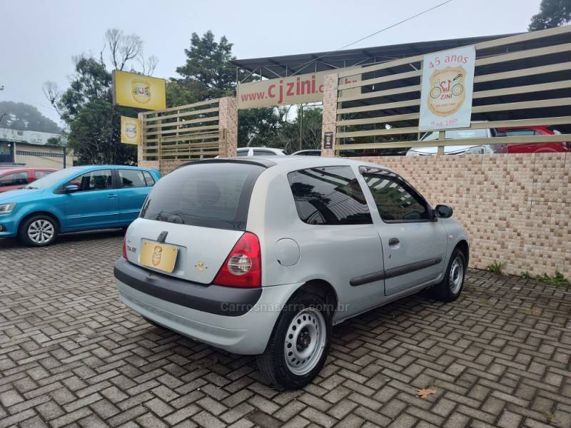 RENAULT - CLIO - 2004/2004 - Prata - R$ 12.900,00