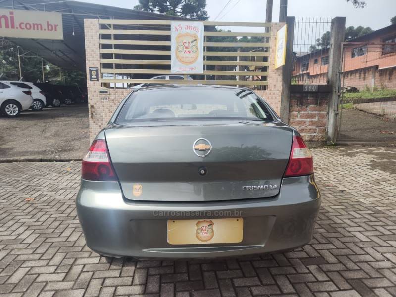 CHEVROLET - PRISMA - 2010/2011 - Verde - R$ 30.900,00