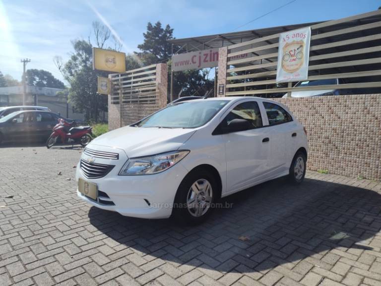 CHEVROLET - ONIX - 2018/2018 - Branca - R$ 46.900,00