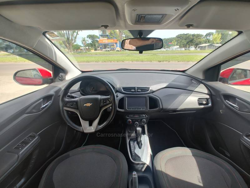 CHEVROLET - ONIX - 2015/2016 - Vermelha - R$ 56.900,00