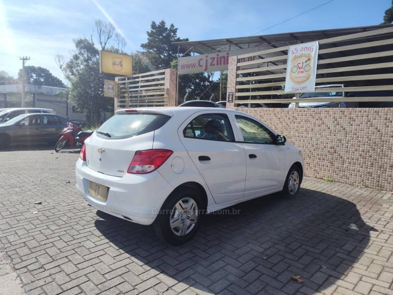 CHEVROLET - ONIX - 2018/2018 - Branca - R$ 46.900,00