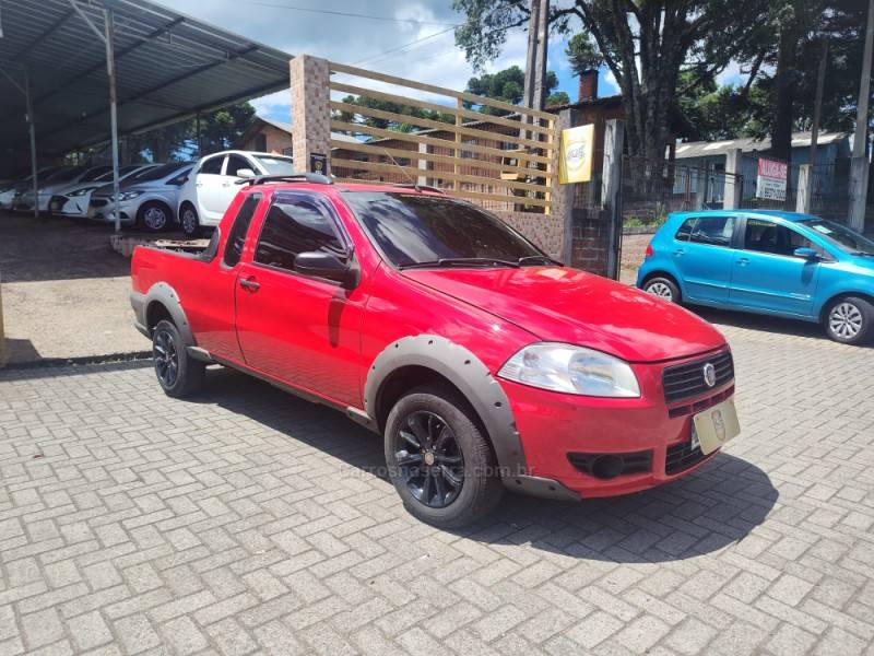 FIAT - STRADA - 2010/2011 - Vermelha - R$ 38.900,00