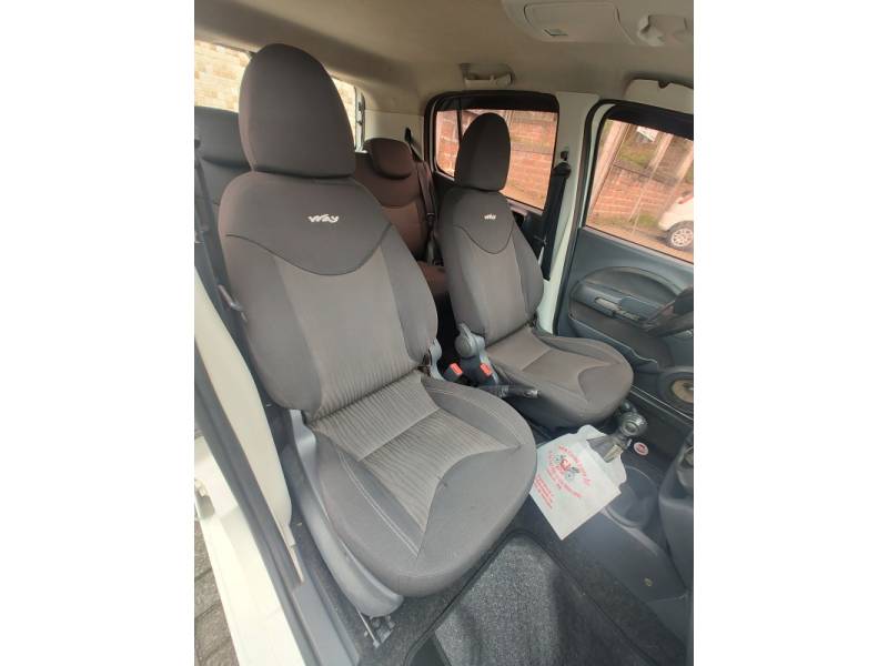 FIAT - UNO - 2011/2012 - Branca - R$ 29.900,00