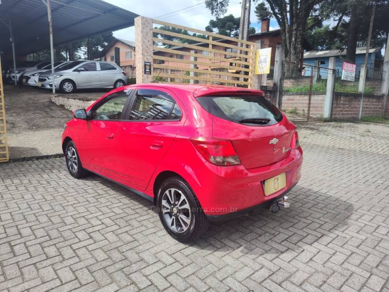 CHEVROLET - ONIX - 2015/2016 - Vermelha - R$ 56.900,00