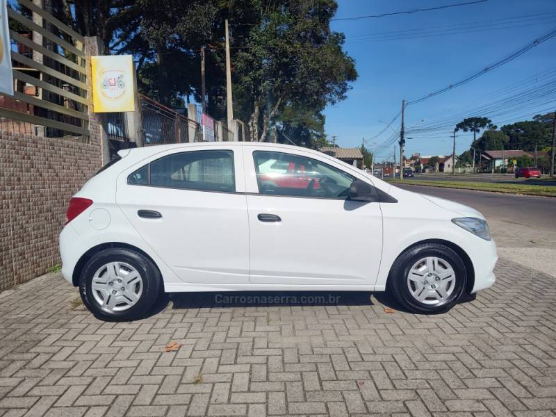 CHEVROLET - ONIX - 2018/2018 - Branca - R$ 46.900,00