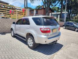 TOYOTA - HILUX SW4 - 2010/2011 - Prata - R$ 129.900,00