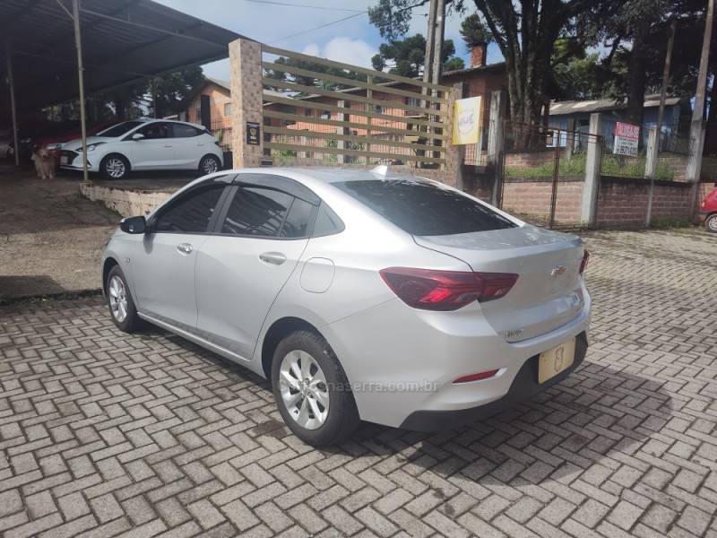 CHEVROLET - ONIX - 2020/2021 - Prata - R$ 59.900,00