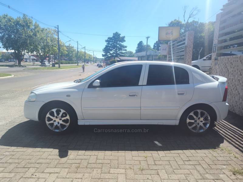 CHEVROLET - ASTRA - 2010/2011 - Branca - R$ 39.900,00