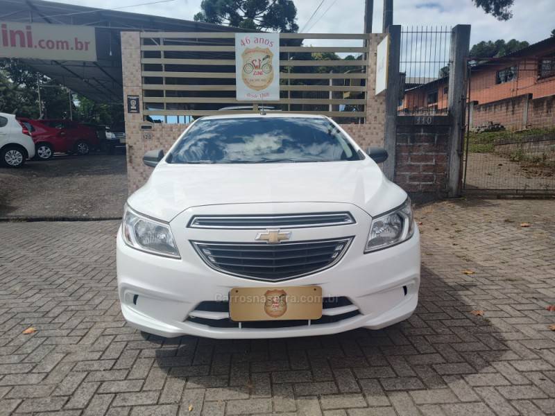 CHEVROLET - ONIX - 2014/2015 - Branca - R$ 45.900,00