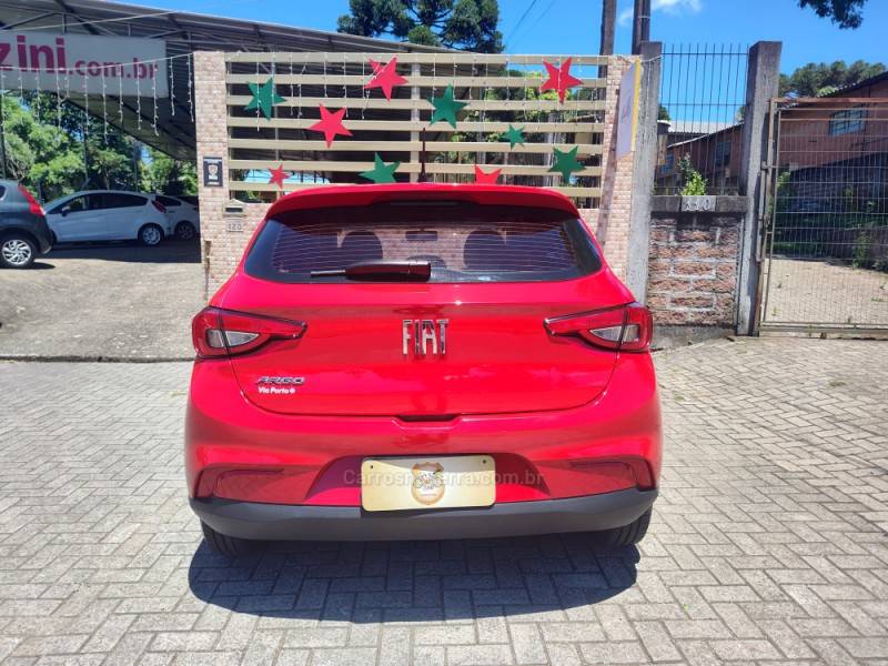 FIAT - ARGO - 2017/2018 - Vermelha - R$ 53.900,00