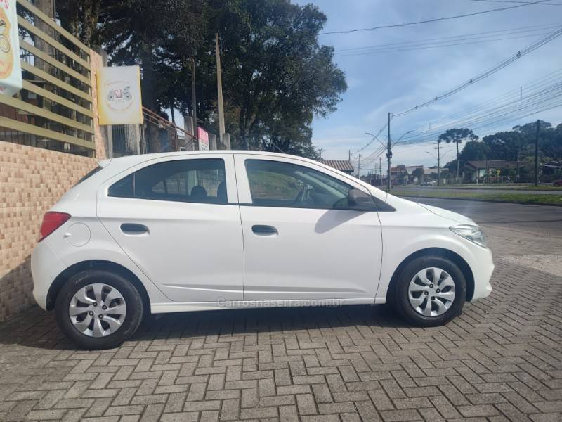 CHEVROLET - ONIX - 2017/2018 - Branca - R$ 48.900,00