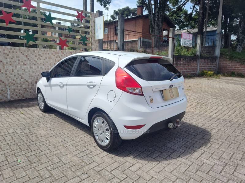 FORD - FIESTA - 2016/2017 - Branca - R$ 47.900,00
