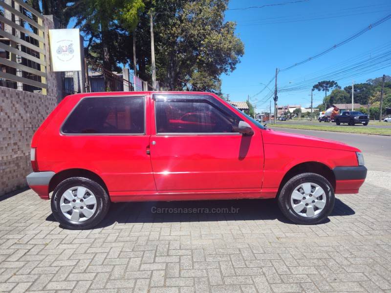 FIAT - UNO - 2009/2010 - Vermelha - R$ 19.900,00