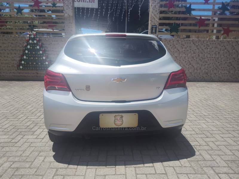 CHEVROLET - ONIX - 2018/2018 - Prata - R$ 53.900,00