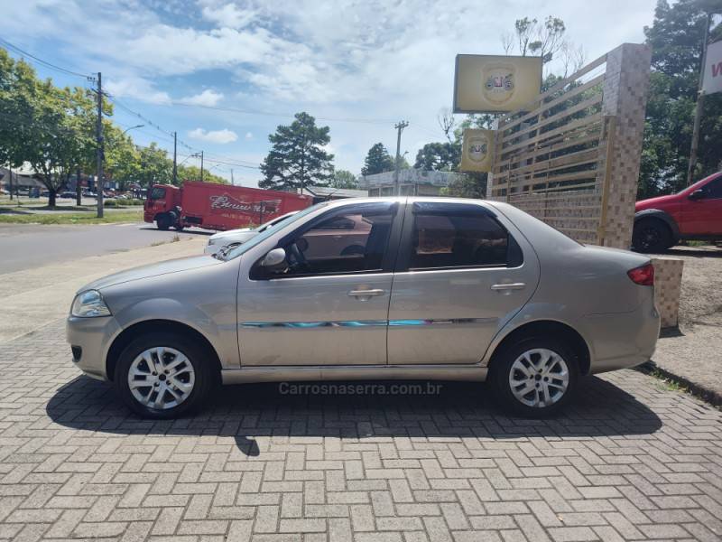FIAT - SIENA - 2013/2014 - Bege - R$ 35.900,00