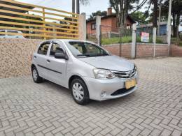 TOYOTA - ETIOS - 2013/2013 - Prata - R$ 35.900,00