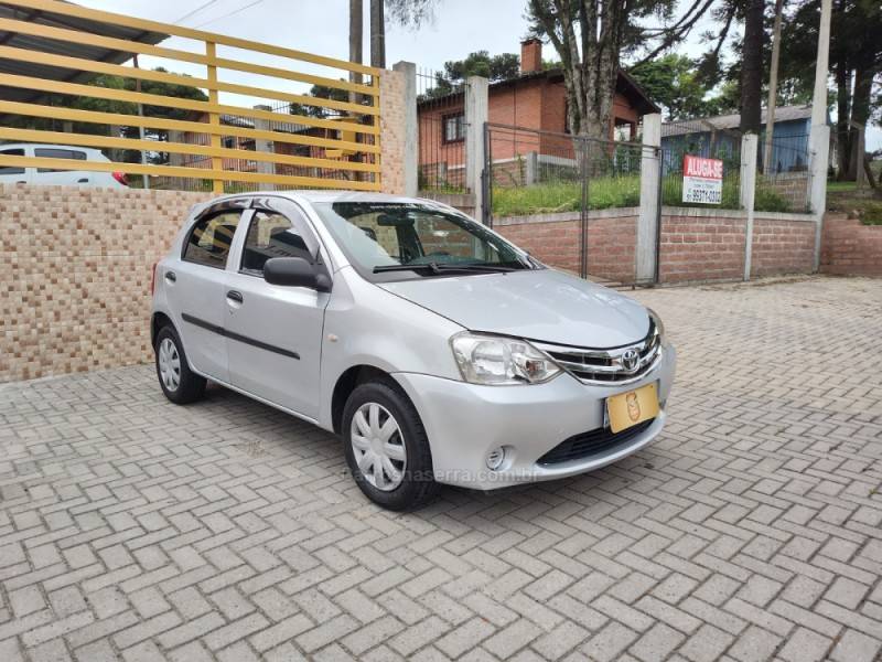 TOYOTA - ETIOS - 2013/2013 - Prata - R$ 38.900,00
