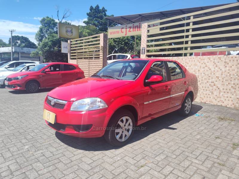 FIAT - SIENA - 2014/2015 - Vermelha - R$ 35.900,00