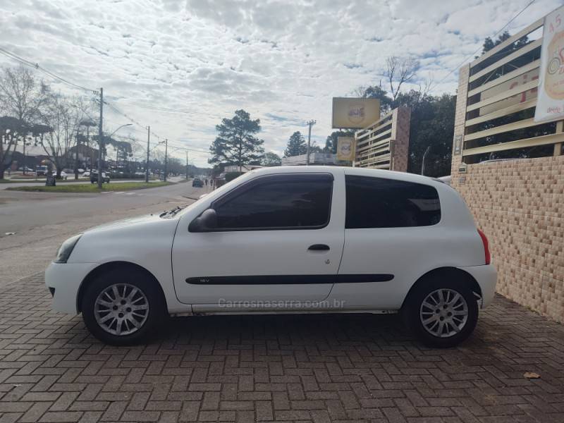 RENAULT - CLIO - 2012/2012 - Branca - R$ 17.900,00
