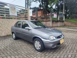 CHEVROLET - CORSA - 2001/2001 - Cinza - R$ 13.500,00