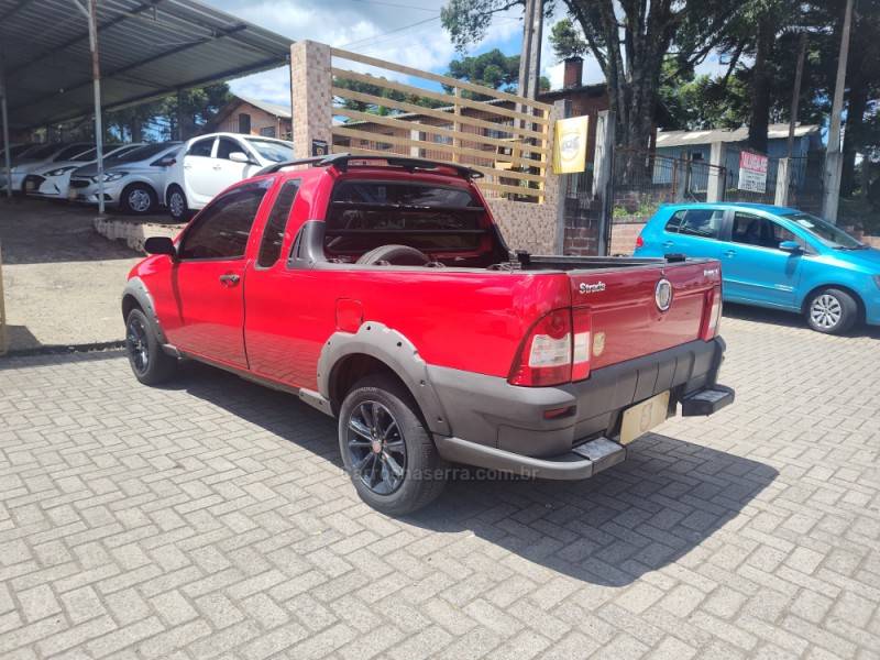 FIAT - STRADA - 2010/2011 - Vermelha - R$ 38.900,00