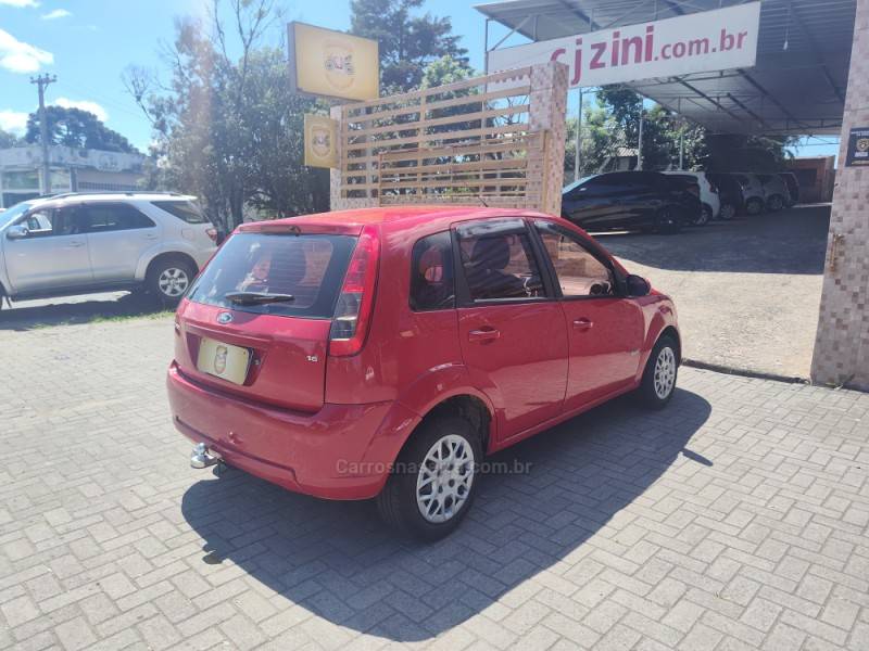 FORD - FIESTA - 2012/2013 - Vermelha - R$ 31.900,00