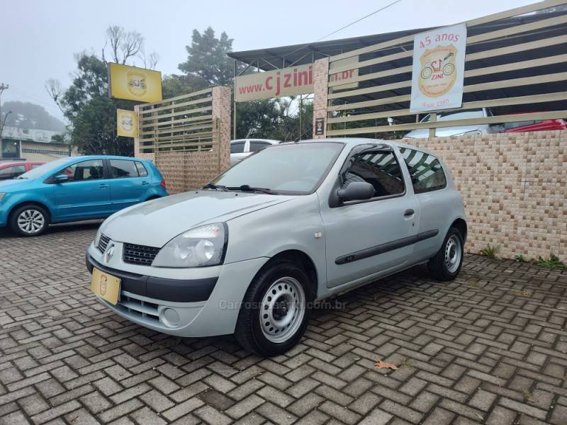 RENAULT - CLIO - 2004/2004 - Prata - R$ 12.900,00