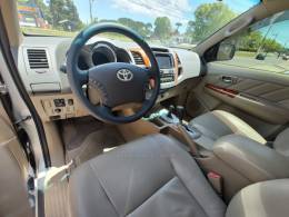 TOYOTA - HILUX SW4 - 2010/2011 - Prata - R$ 129.900,00