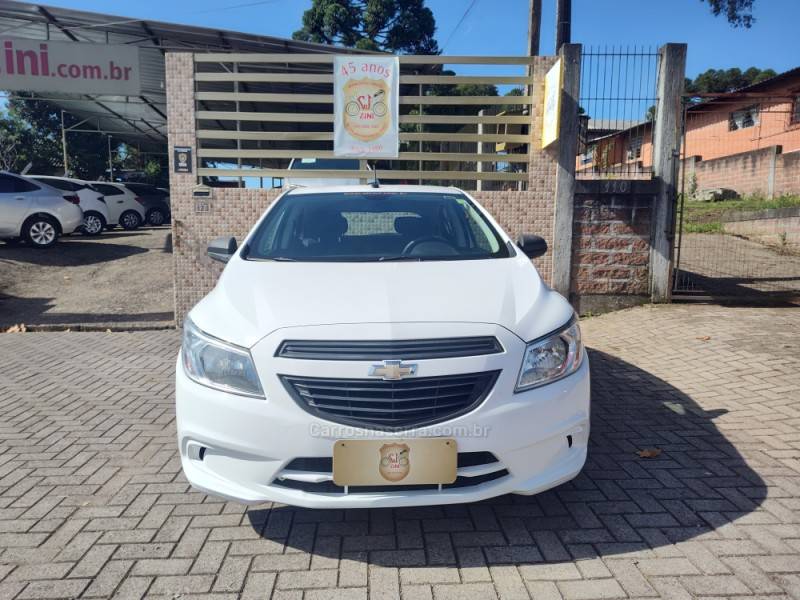 CHEVROLET - ONIX - 2018/2018 - Branca - R$ 46.900,00