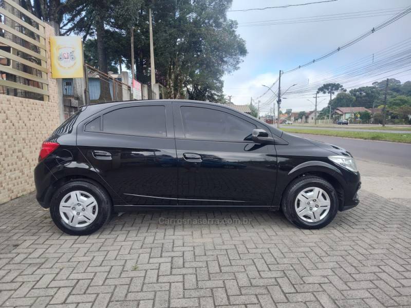 CHEVROLET - ONIX - 2012/2013 - Preta - R$ 39.900,00