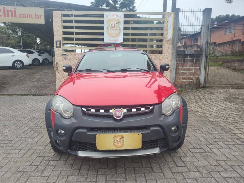FIAT - PALIO - 2014/2015 - Vermelha - R$ 43.900,00