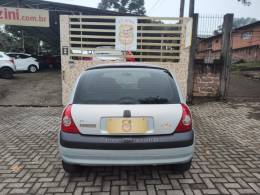 RENAULT - CLIO - 2004/2004 - Prata - R$ 12.900,00